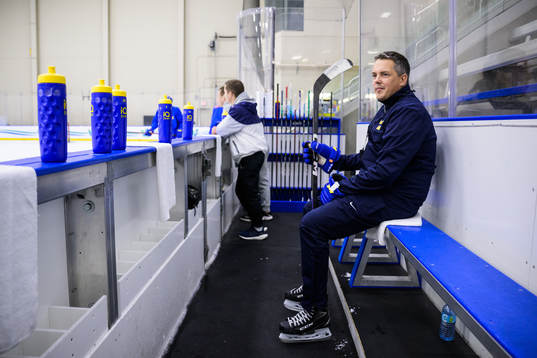 Head coach Tomas Montén of Sweden at a practice session