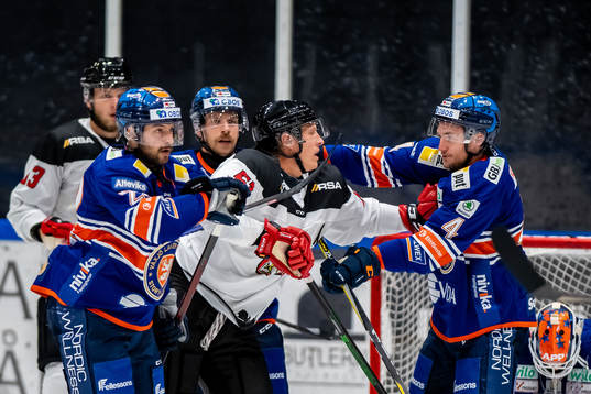 Växjös Tobias Rieder och Keegan Lowe