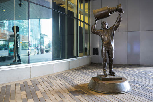 A Wayne Gretzky statue outside Rogers Place