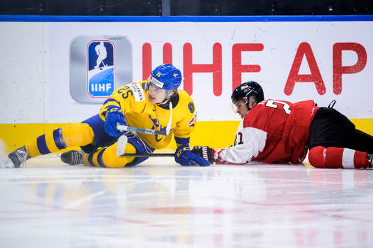 Liam Öhgren of Sweden and Oskar Maier of Austria