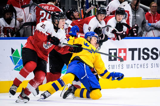 Finn van Ee and Moritz Lackner of Austria against Simon