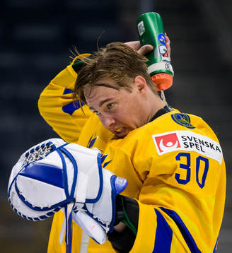 Goaltender Calle Clang of Sweden pours water down his neck