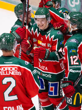 Frölundas Liam Dower Nilsson jublar med lagkamrater