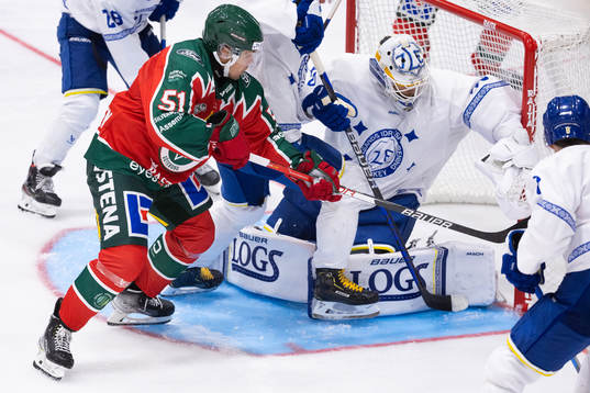 Frölundas Mats Rosseli Olsen oroar framför Leksands