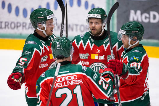 Frölundas Jacob Nilsson jublar med lagkamrater