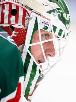 Frölundas målvakt Lars Johansson innan  ishockeymatchen i