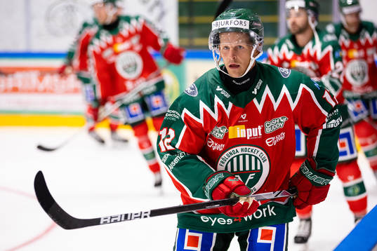 Frölundas Max Friberg innan ishockeymatchen i Strömstad