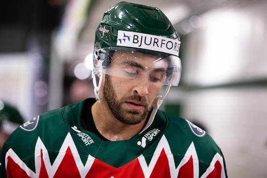 Frölundas Anthony Greco innan ishockeymatchen i Strömstad