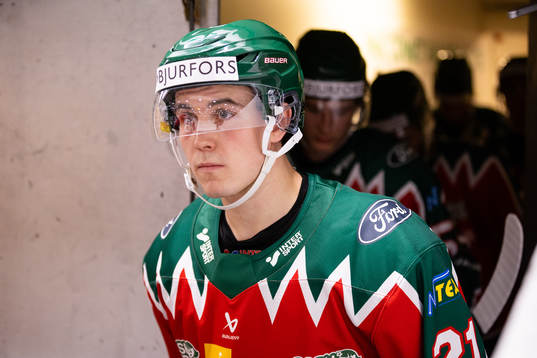 Frölundas Jere Innala innan ishockeymatchen i Strömstad