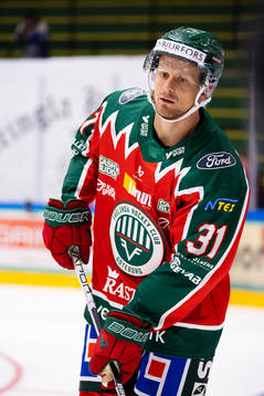 Frölundas Nicklas Lasu innan ishockeymatchen i Strömstad