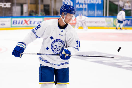 Leksands Olle Alsing innan ishockeymatchen i Strömstad