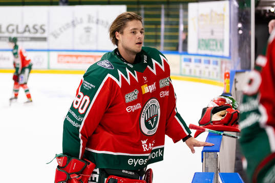 Frölundas målvakt Frederik Dichow innan ishockeymatchen i