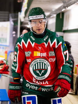 Frölundas Radan Lenc innan ishockeymatchen i Strömstad