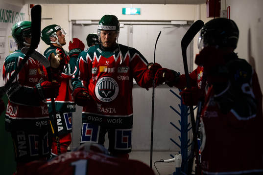 Frölundas Christian Folin innan ishockeymatchen i