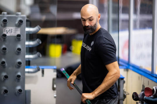 Björklövens Daniel Rahimi innan träningsmatchen mellan