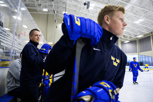 Bläddra bland fler bilder av 2022 IIHF World Junior Championship, day 5, Sweden, practice
