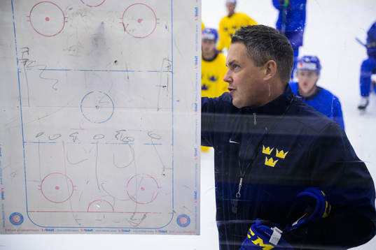 Head coach Tomas Montén of Sweden at a practice session
