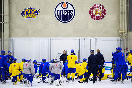 Head coach Tomas Montén of Sweden at a practice session