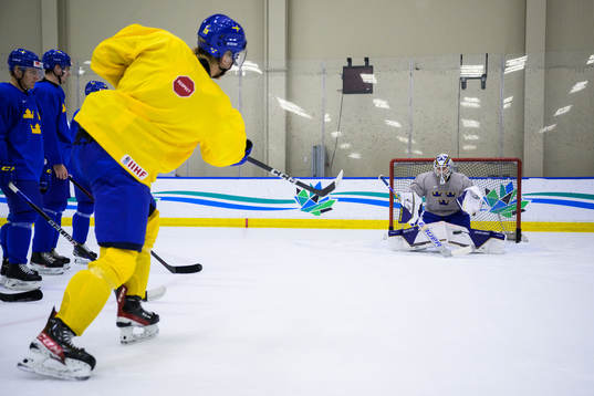 Albert Sjöberg shoots at goaltender Jesper Wallstedt of