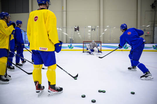 William Wallinder shoots at goaltender Jesper Wallstedt of