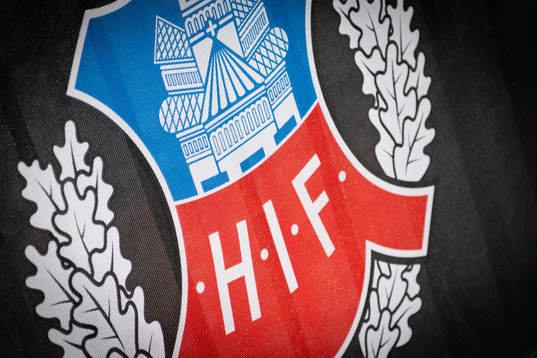 Helsingborgs logo före fotbollsmatchen i Allsvenskan