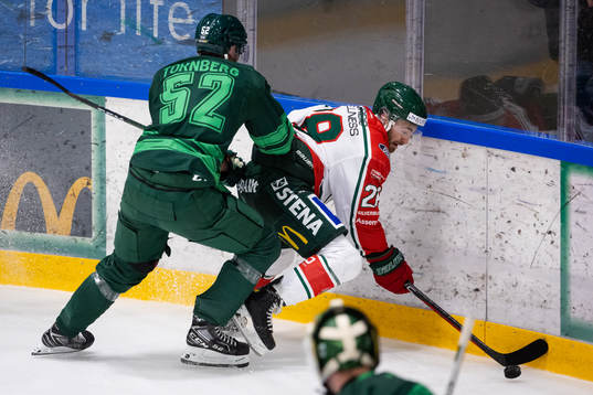 Färjestads August Tornberg och Frölundas Anthony Greco