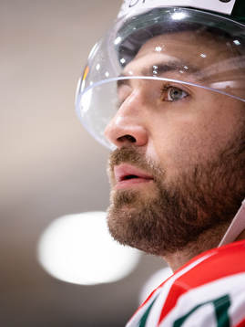 Frölundas Anthony Greco  innan ishockeymatchen i