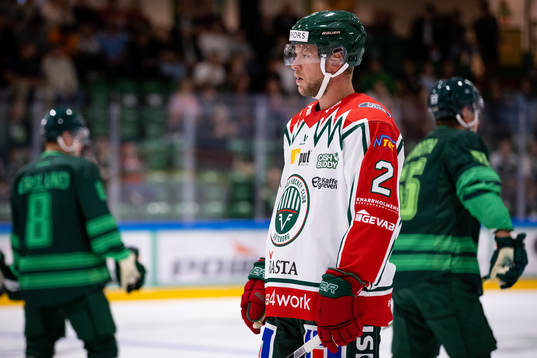 Frölundas Christian Folin innan ishockeymatchen i