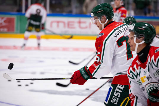 Frölundas Radan Lenc innan ishockeymatchen i Strömstad