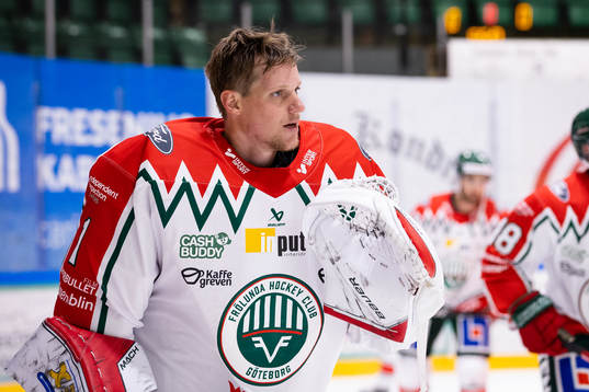 Frölundas målvakt Lars Johansson innan  ishockeymatchen i