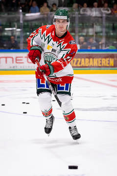 Frölundas Jere Innala innan ishockeymatchen i Strömstad