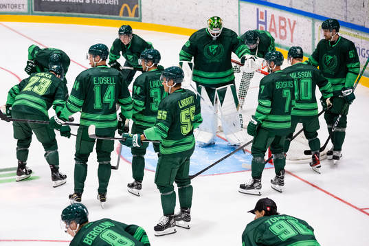 Färjestad samlade innan ishockeymatchen i Strömstad