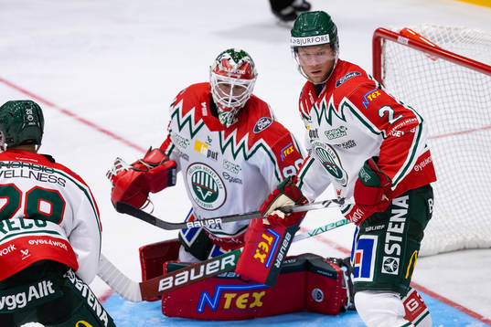 Frölundas målvakt Frederik Dichow  och Christian Folin