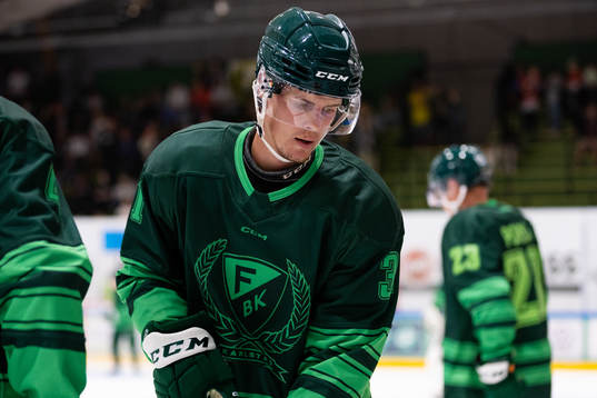 Färjestads Carl Jakobsson innan ishockeymatchen i