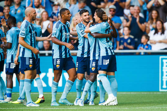 Djurgårdens Gustav Wikheim jublar med lagkamrater