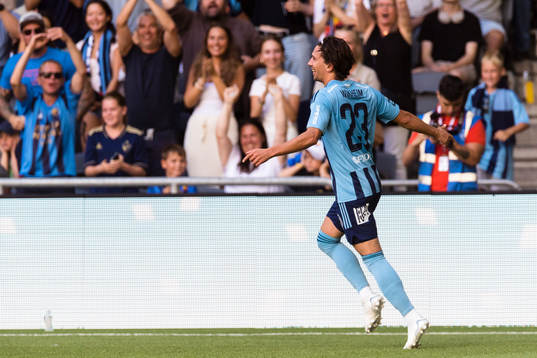 Djurgårdens Gustav Wikheim firar 2-0