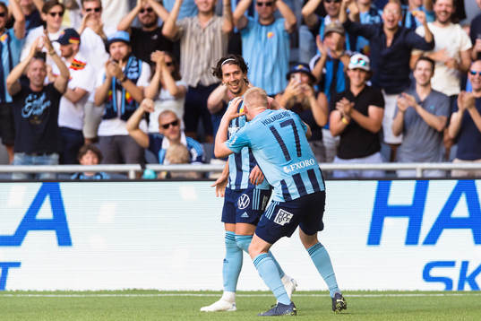 Djurgårdens Gustav Wikheim firar 2-0 med Djurgårdens
