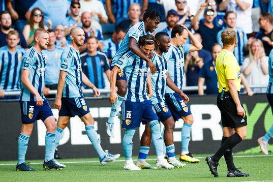 Djurgårdens Joel Asoro jublar med lagkamrater