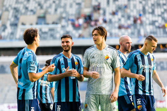Djurgårdens Besard Sabovic och målvakt Jacob Widell