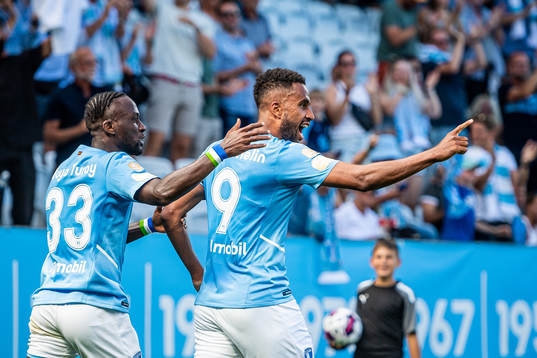 Malmö FFs Mohamed Buya Turay och Isaac Kiese Thelin jublar