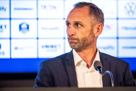 Malmö FFs tränare Andreas Georgson deppar vid en