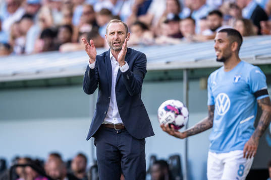 Malmö FFs tränare Andreas Georgson jublar