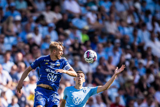 Sundsvalls Pontus Engblom och Malmö FFs Dennis Hadzikadunic