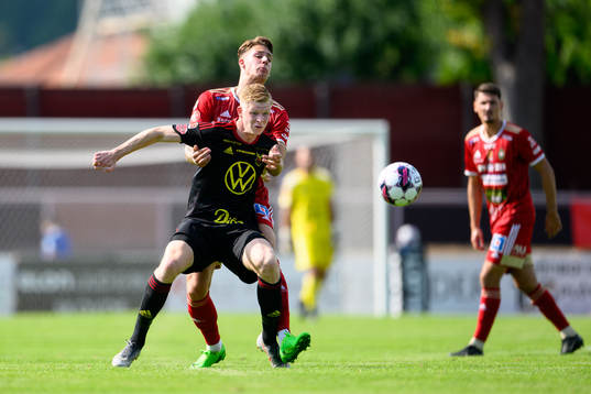 Skövde AIKs Gabriel Wallentin och Östersunds Malcolm Stolt