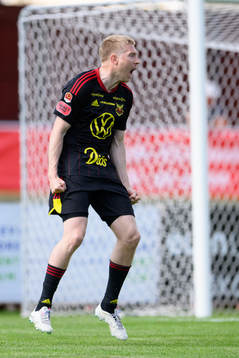 Östersunds Simon Kroon jublar