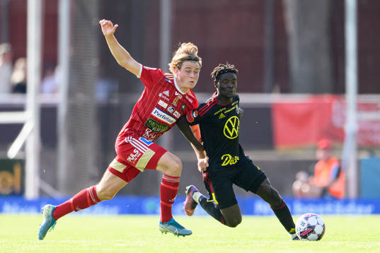 Skövde AIKs Linus Mattsson och Östersunds Yannick Armel