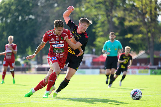Skövde AIKs Gabriel Wallentin och Östersunds Sebastian