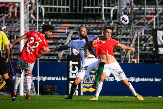 Varbergs Robin Simovic och Degerfors Gustaf Lagerbielke