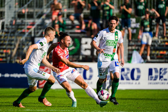 Degerfors Dijan Vukojević och Varbergs Robin Tranberg