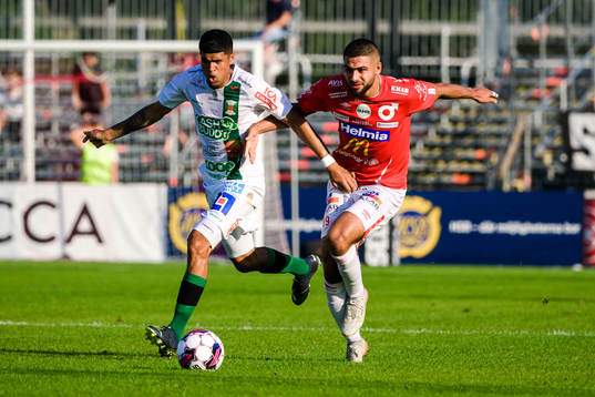 Varbergs Luke Le Roux och Degerfors Omar Faraj